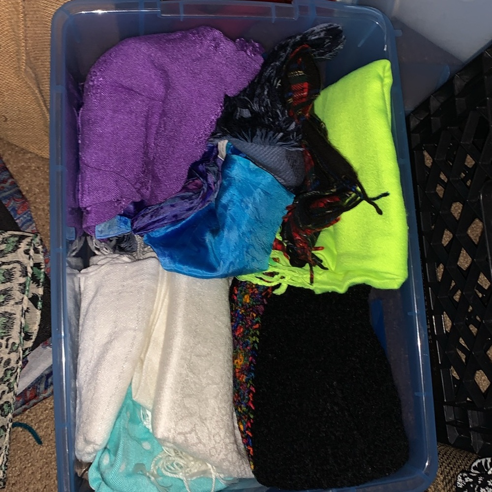SCARF PARTY all kinds NWT/ NWOT - Picture 15 of 16